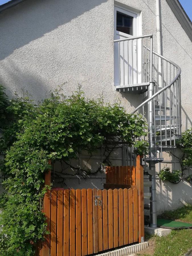 Retro Apartment Graz Bagian luar foto
